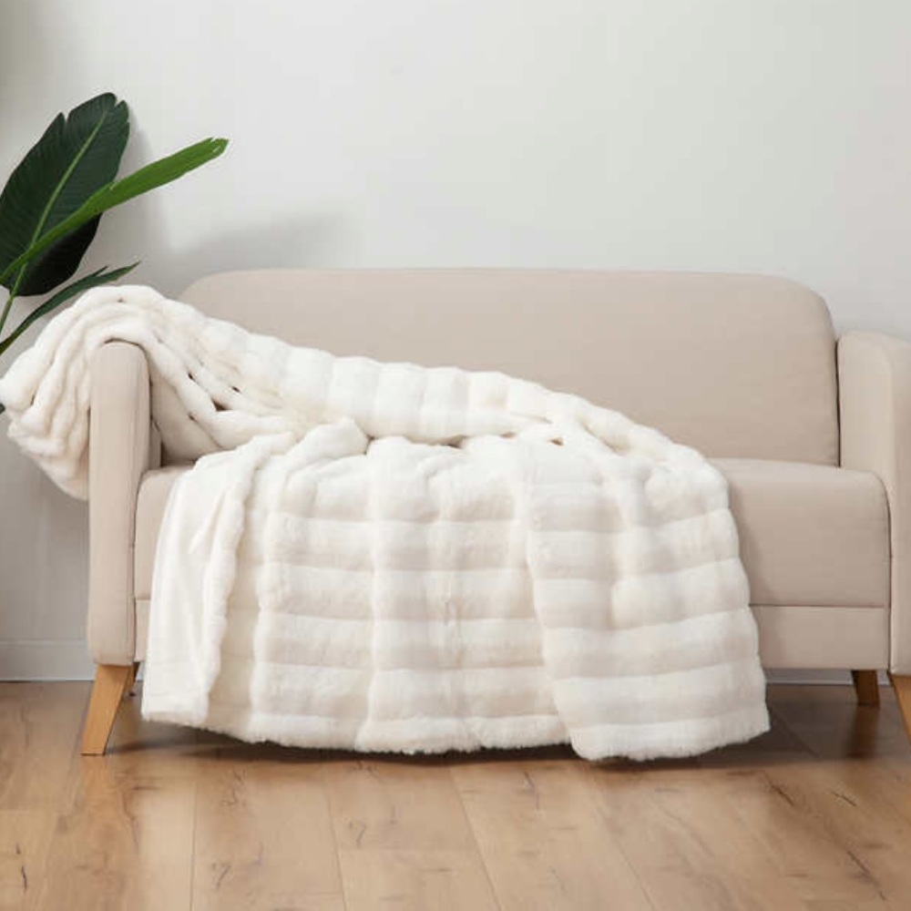 BIRKSHIRE COLLECTION FAUX FUR THROW